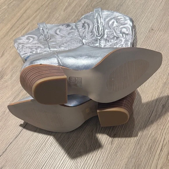Silver Western Cowboy Boots - Picture 2 of 3